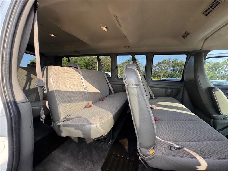 2015 Chevrolet Express LT photo 41