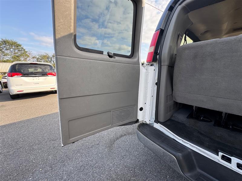 2015 Chevrolet Express LT photo 42