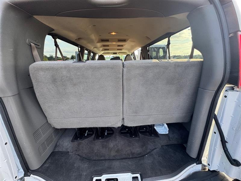 2015 Chevrolet Express LT photo 47