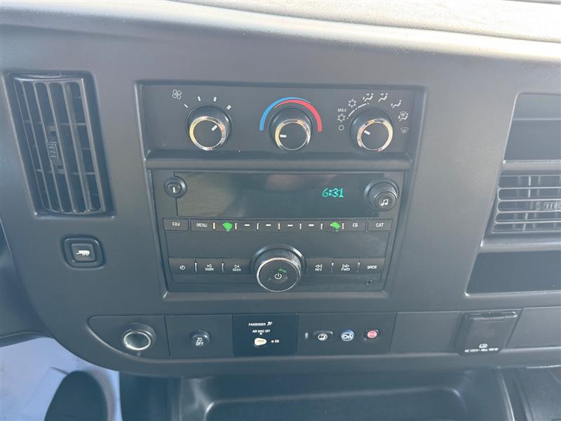 2015 Chevrolet Express LT photo 52