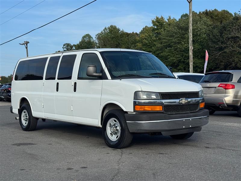 2015 Chevrolet Express LT photo 2