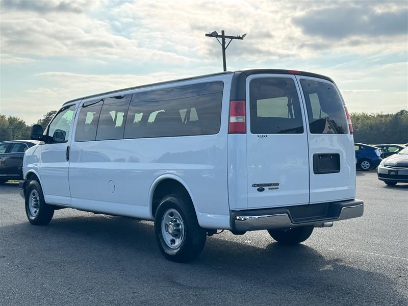 2015 Chevrolet Express LT photo 4