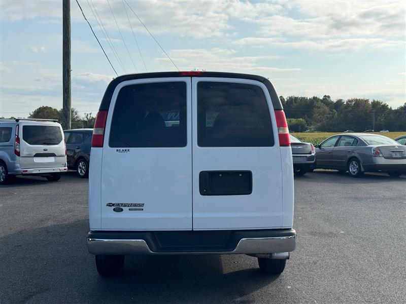 2015 Chevrolet Express LT photo 5