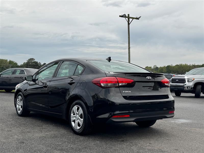 2018 Kia Forte LX Base photo 8