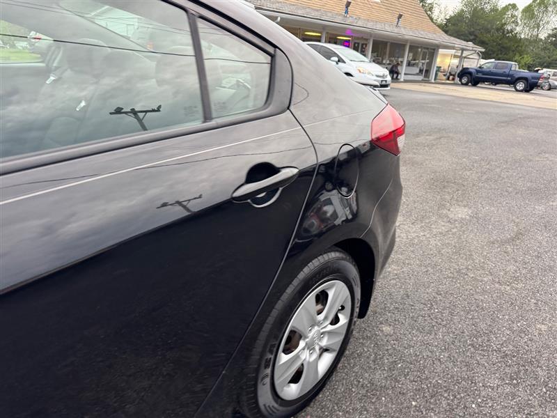 2018 Kia Forte LX Base photo 9