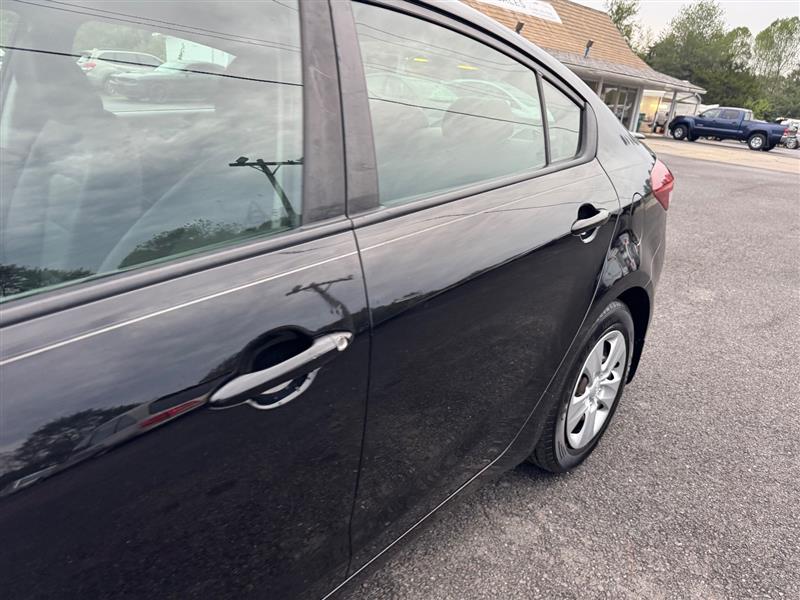 2018 Kia Forte LX Base photo 10