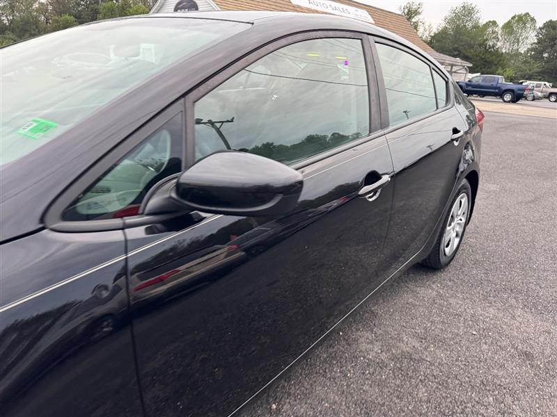 2018 Kia Forte LX Base photo 11