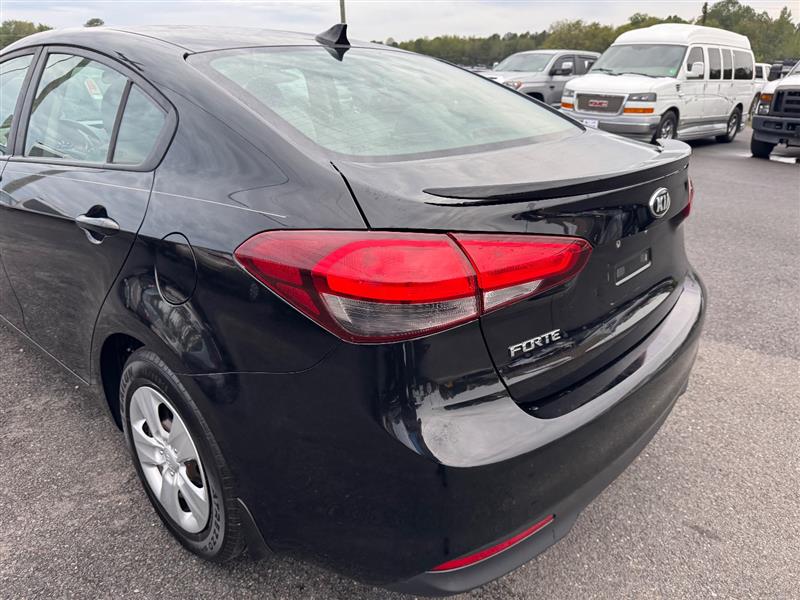 2018 Kia Forte LX Base photo 13