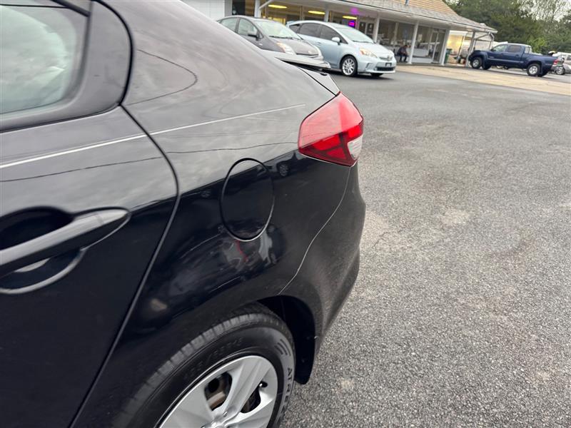 2018 Kia Forte LX Base photo 14