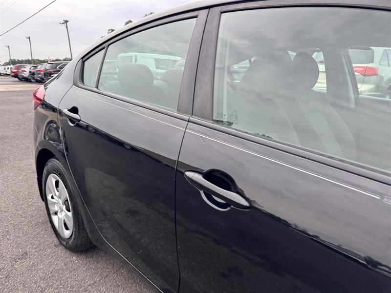 2018 Kia Forte LX Base photo 19