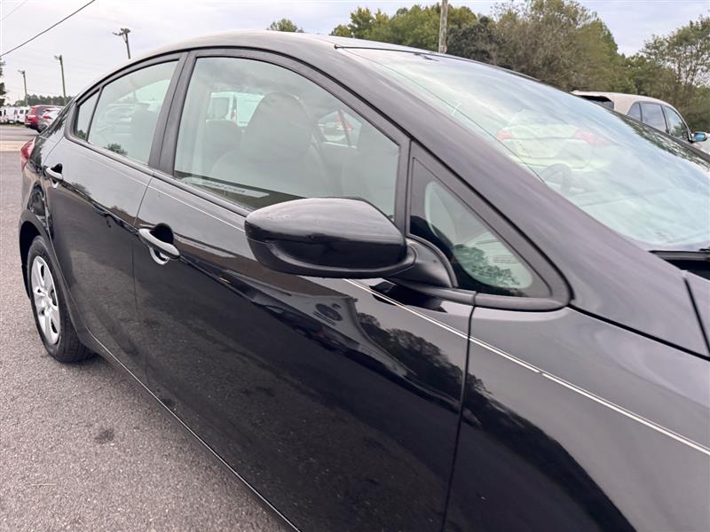 2018 Kia Forte LX Base photo 20