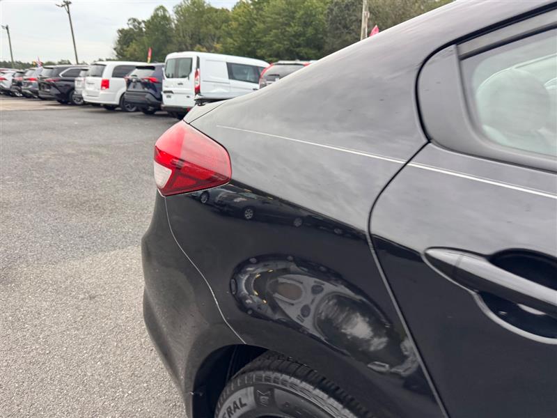 2018 Kia Forte LX Base photo 23