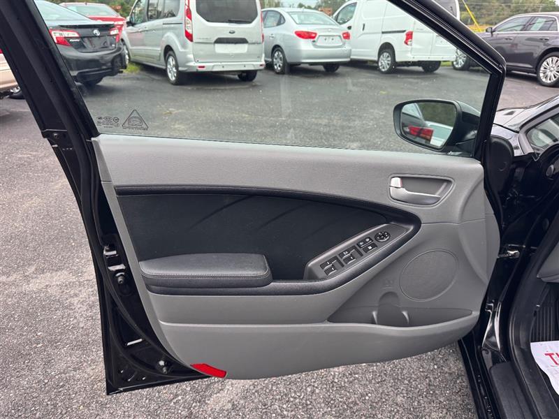 2018 Kia Forte LX Base photo 24