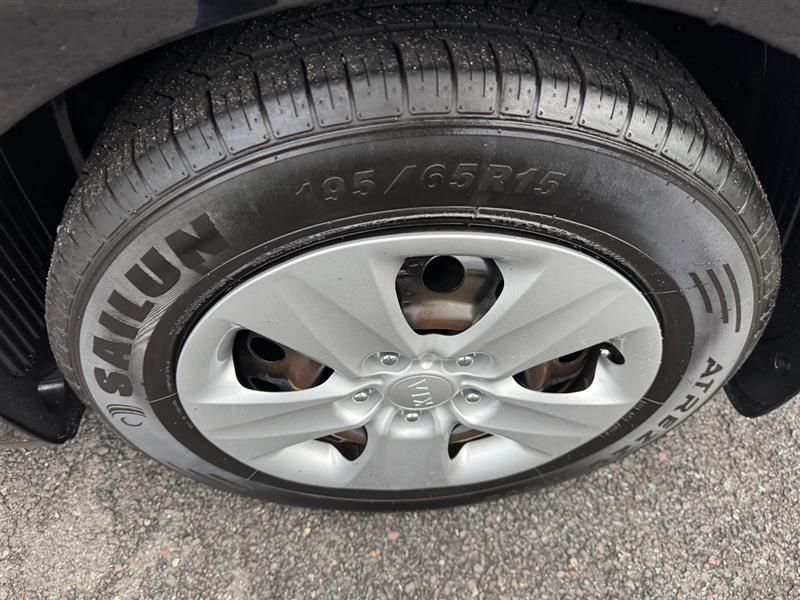 2018 Kia Forte LX Base photo 25