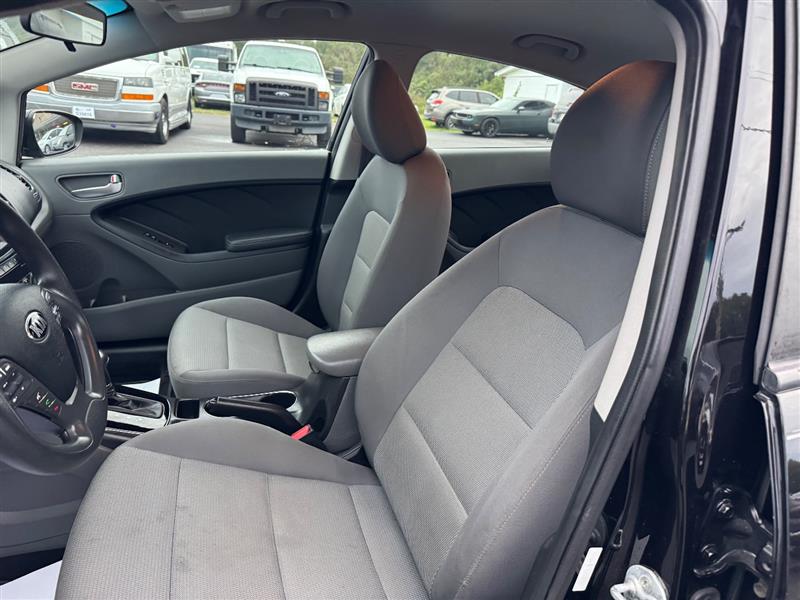 2018 Kia Forte LX Base photo 27