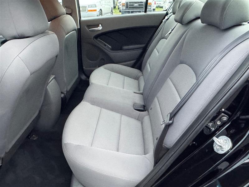 2018 Kia Forte LX Base photo 30
