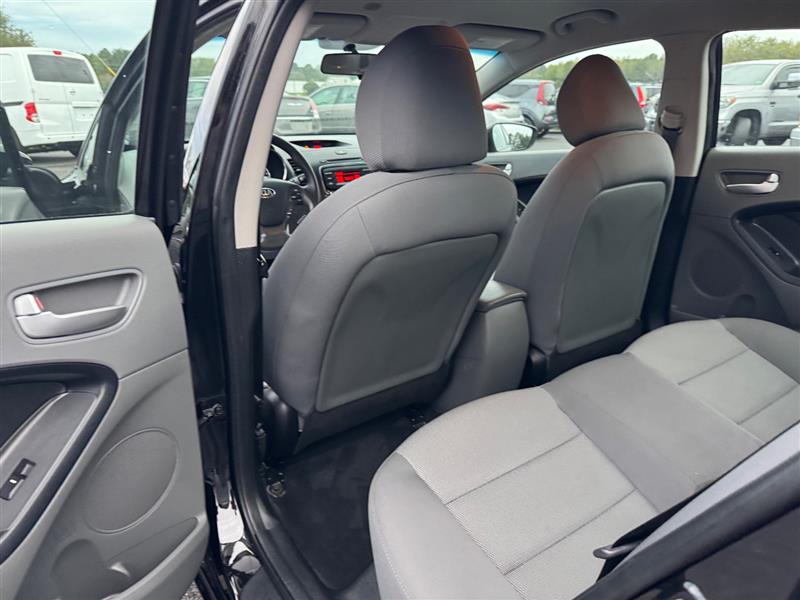 2018 Kia Forte LX Base photo 31