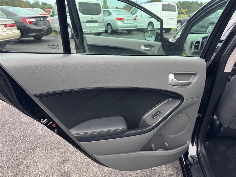 2018 Kia Forte LX Base photo 32