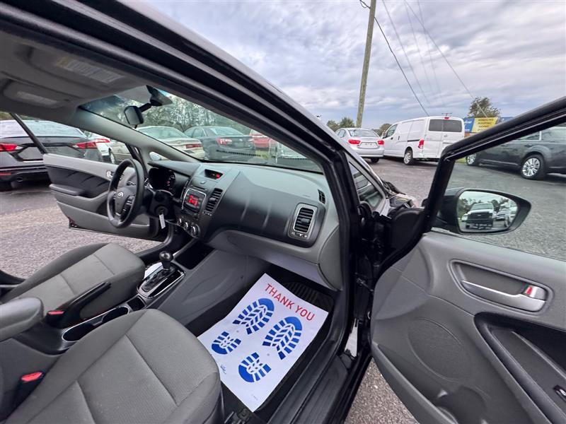 2018 Kia Forte LX Base photo 34