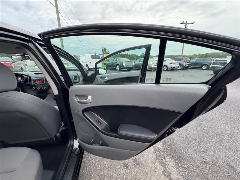 2018 Kia Forte LX Base photo 38