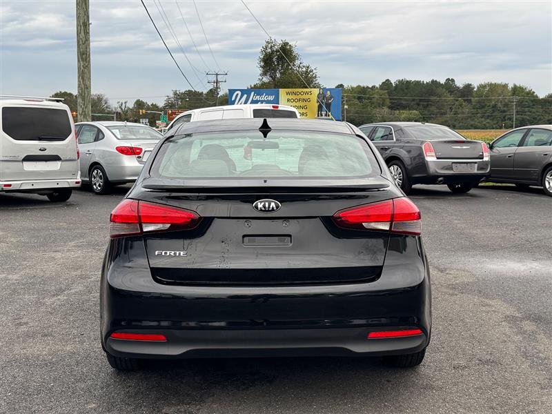 2018 Kia Forte LX Base photo 3