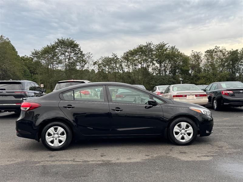 2018 Kia Forte LX Base photo 5