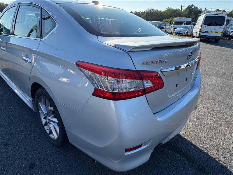 2013 Nissan Sentra SR photo 14
