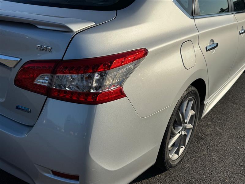 2013 Nissan Sentra SR photo 23