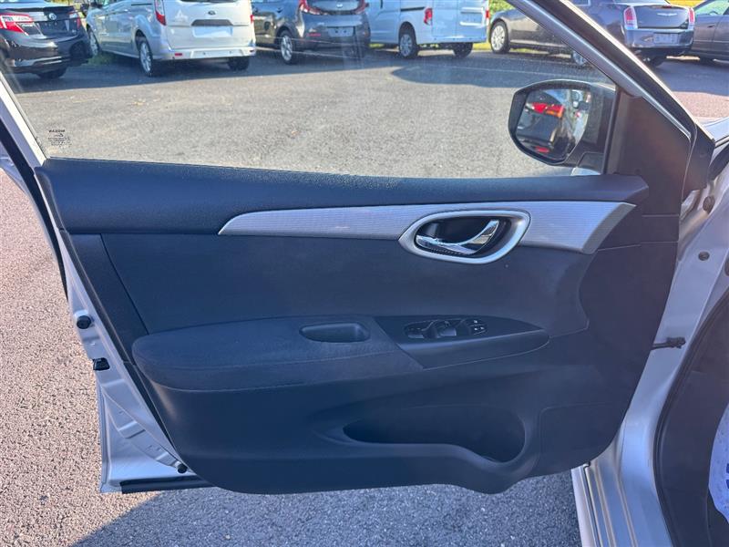 2013 Nissan Sentra SR photo 26