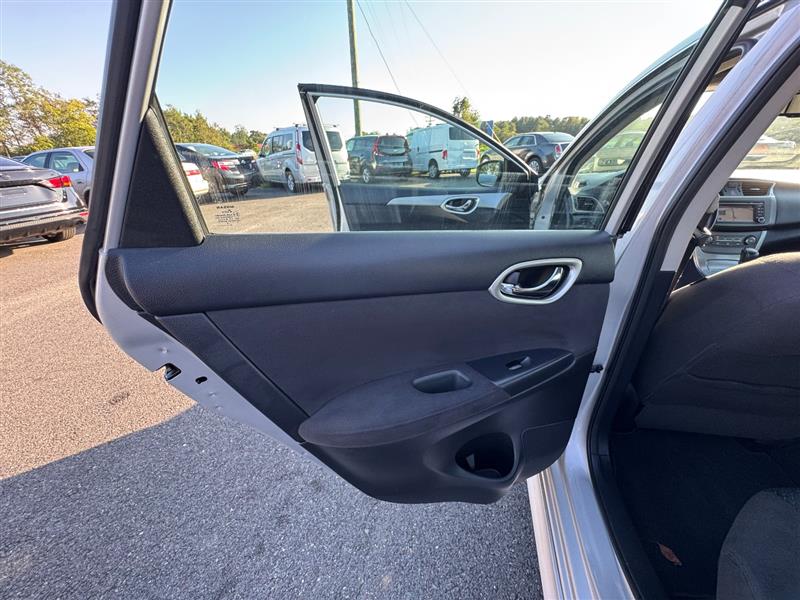 2013 Nissan Sentra SR photo 34
