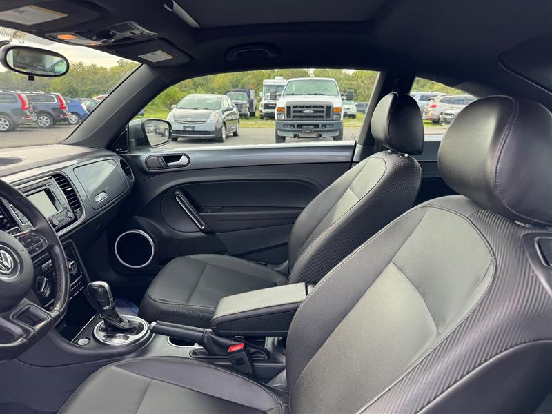 2015 Volkswagen Beetle 1.8T photo 25