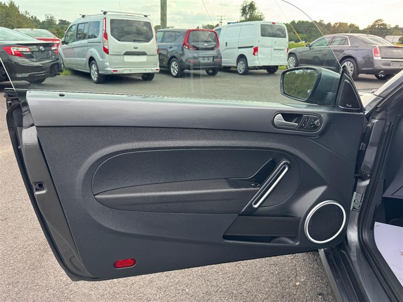 2015 Volkswagen Beetle 1.8T photo 27
