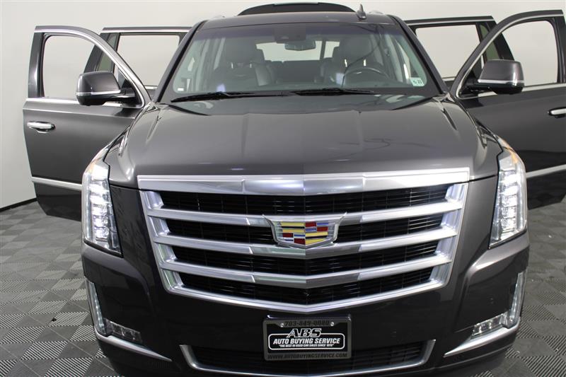 2018 Cadillac Escalade Luxury photo 4
