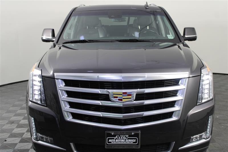 2018 Cadillac Escalade Luxury photo 3