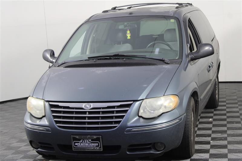 2007 Chrysler Town & Country Limited's photo