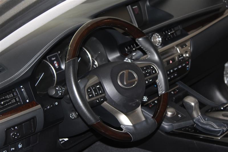 2018 Lexus ES 350 photo 19
