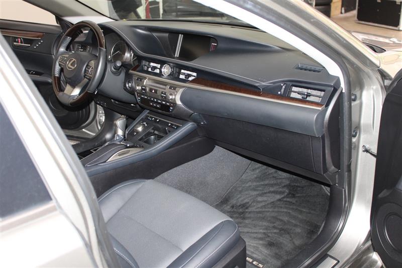 2018 Lexus ES 350 photo 32