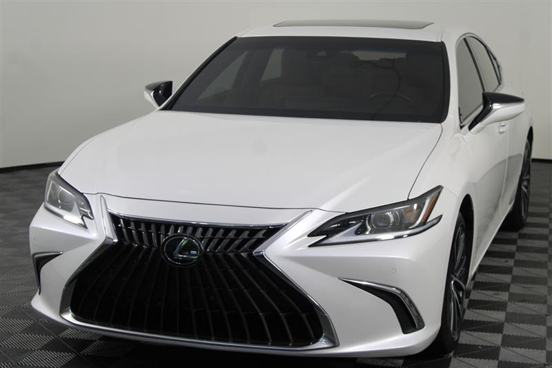 2022 Lexus ES 350's photo
