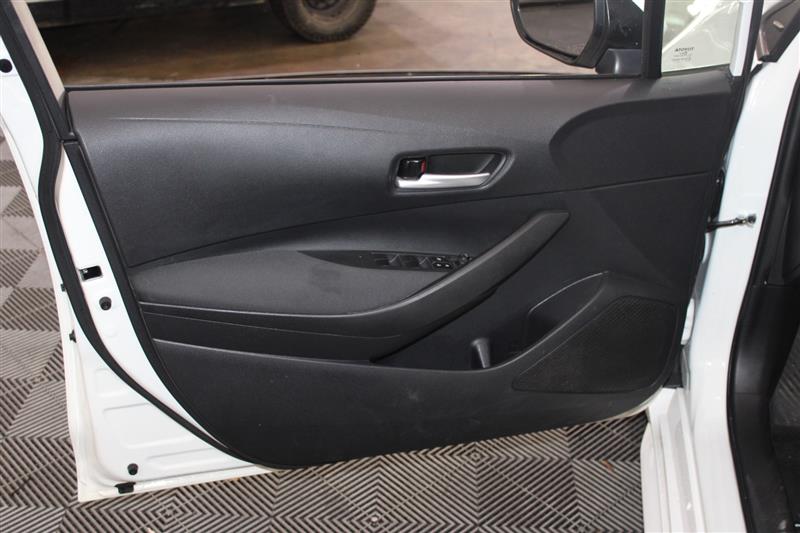 2021 Toyota Corolla LE photo 17