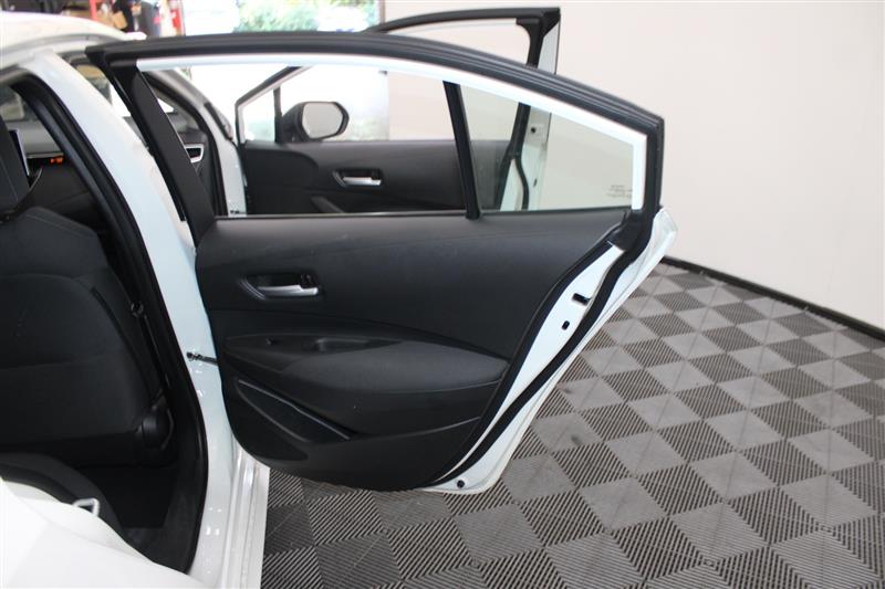 2021 Toyota Corolla LE photo 25