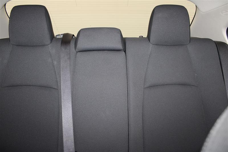 2021 Toyota Corolla LE photo 32