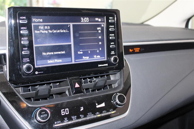 2021 Toyota Corolla LE photo 38