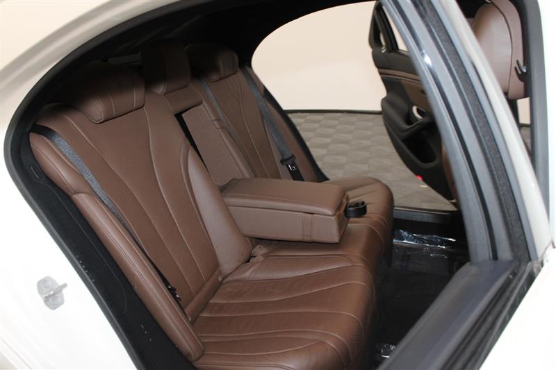 2015 Mercedes Benz S 550 photo 24