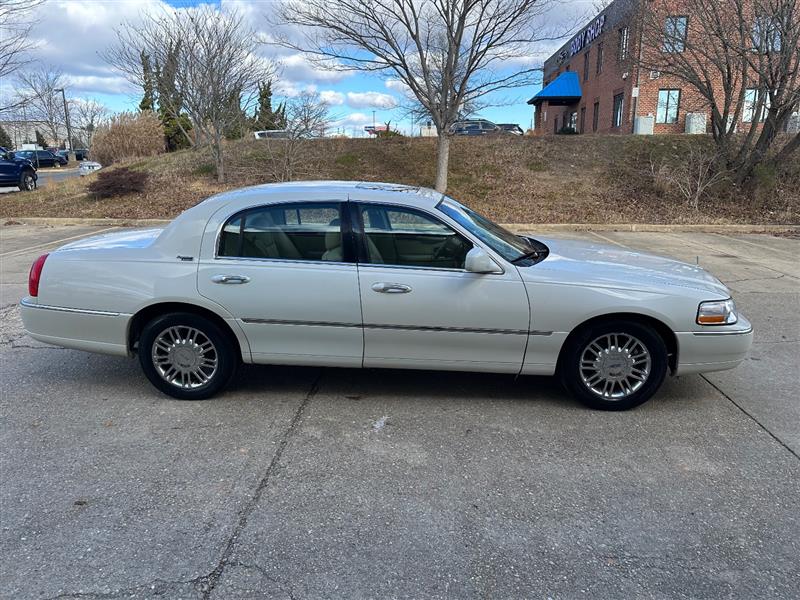 2006 Lincoln Town Car Signature Limited photo 12