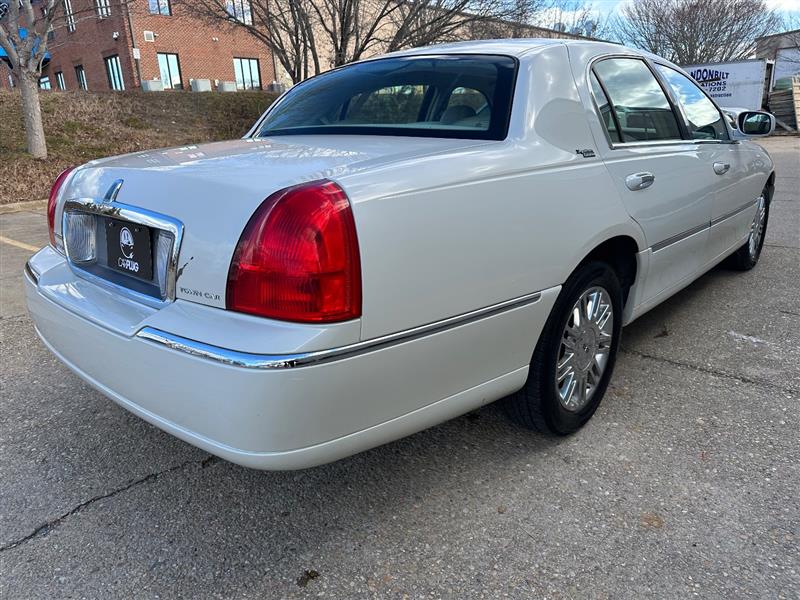 2006 Lincoln Town Car Signature Limited photo 5