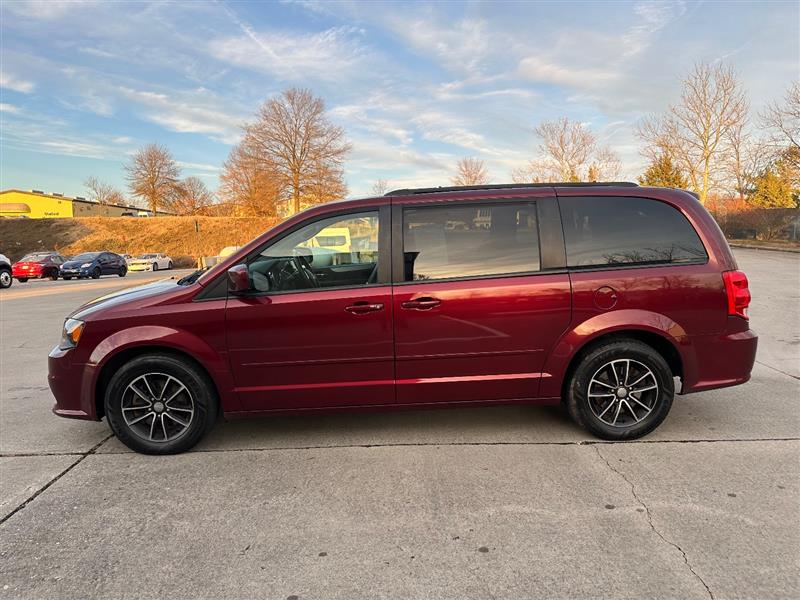 2017 Dodge Grand Caravan GT photo 2