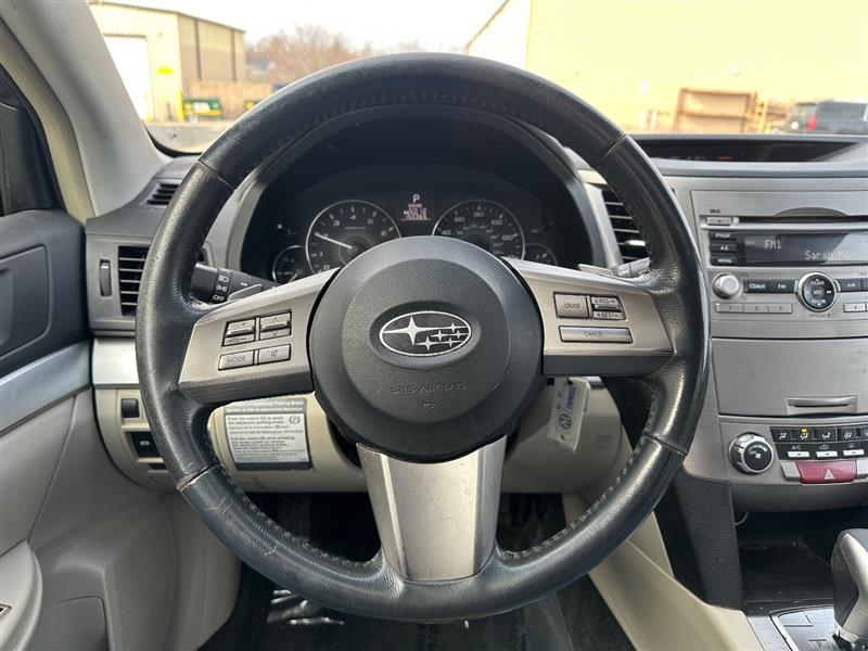 2011 Subaru Outback I Premium photo 11