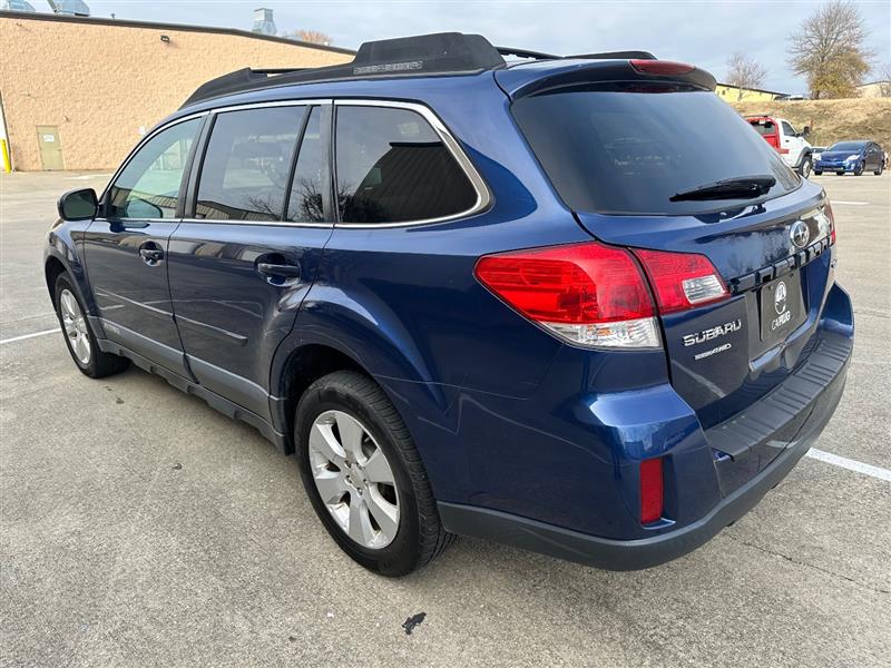 2011 Subaru Outback I Premium photo 2