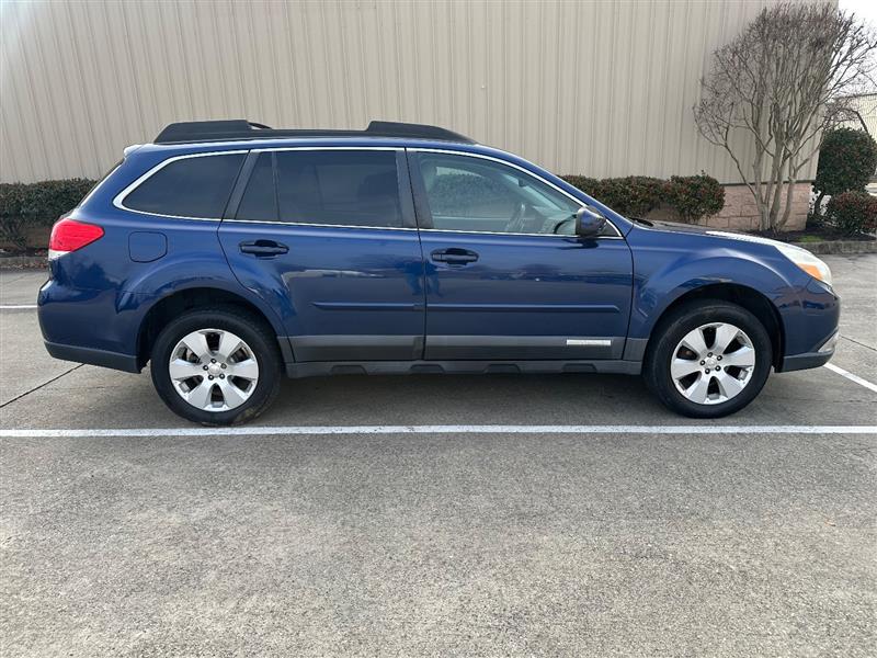 2011 Subaru Outback I Premium photo 3