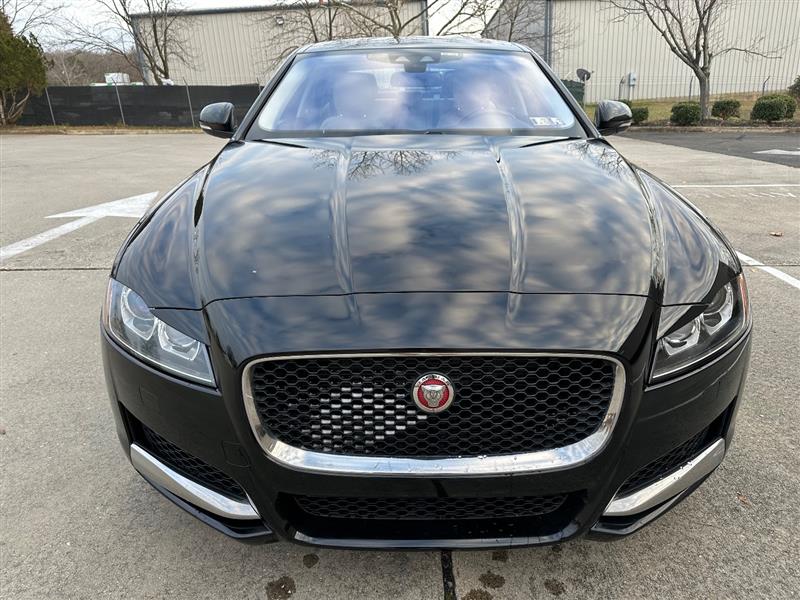 2016 Jaguar XF Premium photo 11